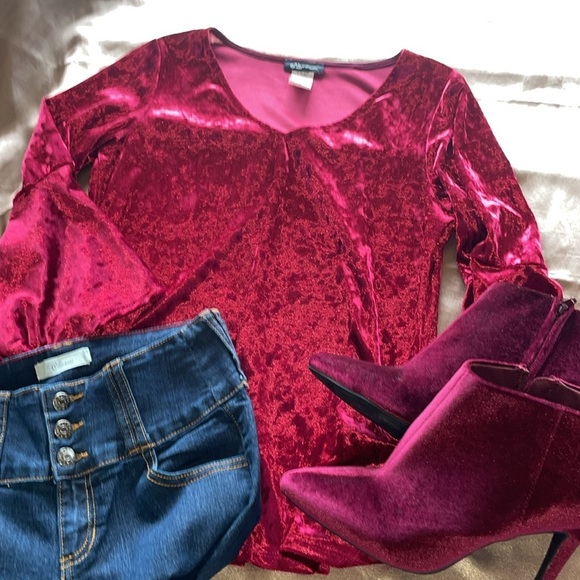 S Levine Crushed Velour Fit & Flare Top Cranberry V-neck Festive Bell Sleeve SM - Picture 3 of 13
